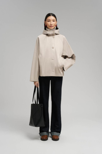 Ветровка со съемным капюшоном