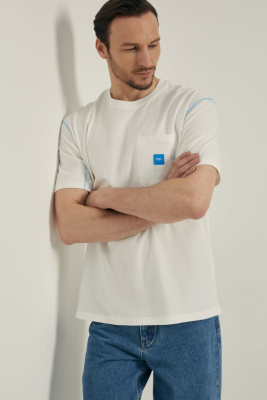 Футболка свободного силуэта с контрастной отделкой