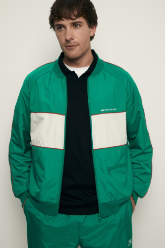 Олимпийка с контрастной отделкой из капсулы ретро