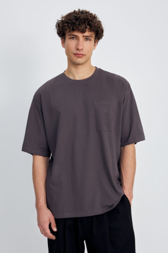 Футболка из хлопка с нагрудным карманом