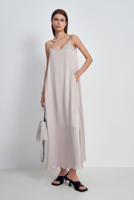 Атласное платье макси с боковым разрезом