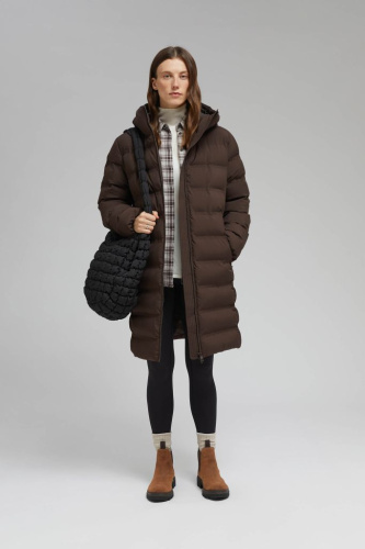 Утепленное пальто с капюшоном