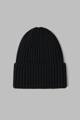 Шапка из натуральной шерсти