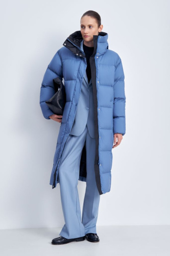 Пуховое пальто с капюшоном свободного силуэта