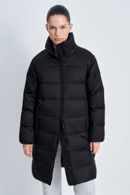 Пуховое пальто с воротником-стойкой