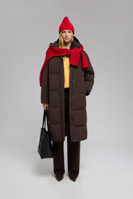 Утепленное стеганое пальто с капюшоном