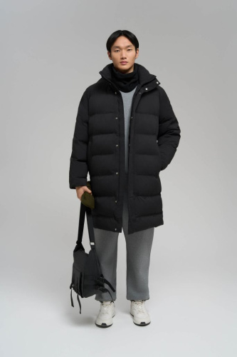 Утепленное пальто с воротником-стойкой