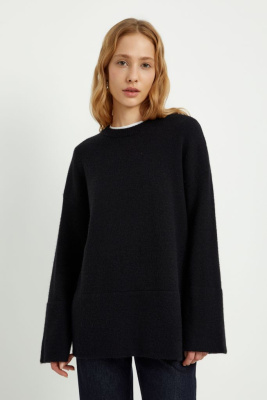 Джемпер свободного силуэта с широкими рукавами