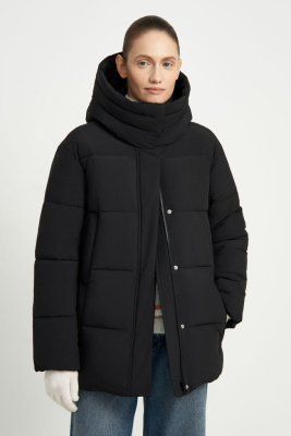 Утепленная куртка с капюшоном и воротником-стойкой