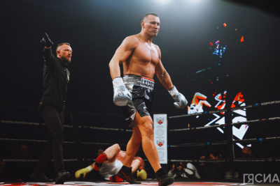 Якутский борец Айаал Лазарев нокаутировал соперника / Дьулустаан Сергеев   