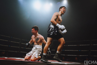 Якутские боксёры одержали победы в поединках турнира «Битва за контракт» / Дьулустаан Сергеев   