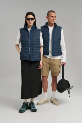 Стеганый пуховый жилет