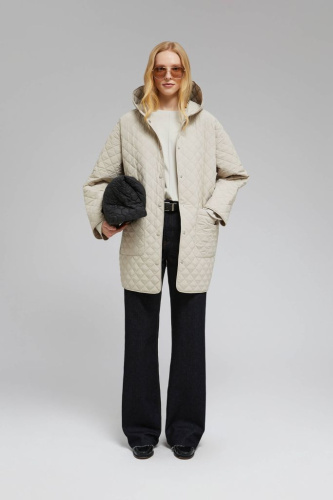 Утепленное полупальто с накладными карманами