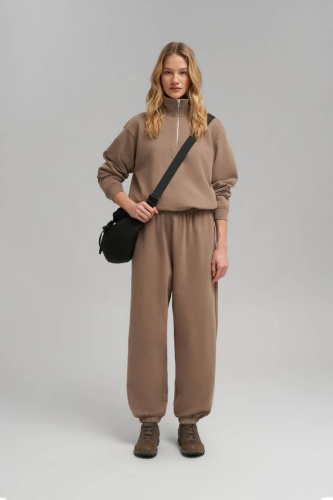 Брюки-джоггеры объемного кроя из футера