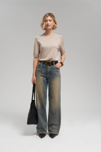 Легкий джемпер полуприлегающего кроя с коротким рукавом