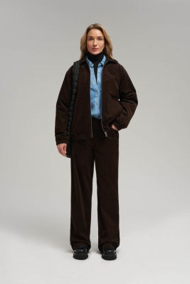 Легкий бомбер из вельвета с искусственным утеплителем