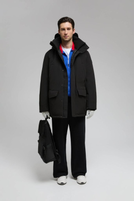 Пуховое полупальто с накладными карманами и капюшоном