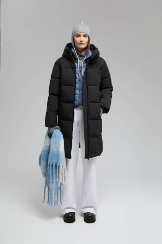 Длинный пуховик с капюшоном