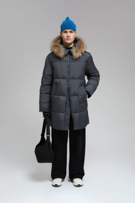 Стеганая куртка с капюшоном и меховой опушкой