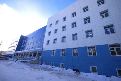 Поликлинику для взрослых в Нерюнгри сдадут этим летом / Алексей Рудых   