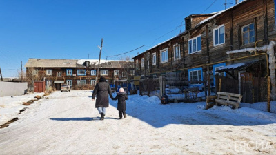 Айсен Николаев: 16 новых домов для переселенцев из аварийного жилья до сих пор не готовы / Семен Родионов   