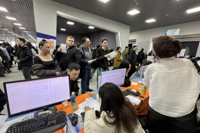 Более 5,7 тысяч человек приняли участие в ярмарке трудоустройства в Якутии / ЯСИА   Республика Саха (Якутия)