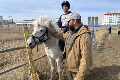 «Надо разбудить то, что есть у якутов»: чемпион мира по конной стрельбе из лука провел мастер-класс / Семен Родионов   