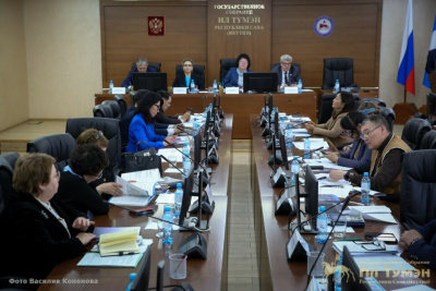 В Ил Тумэне провели заседание Ассамблеи депутатов-представителей КМНС / Дьулустаан Сергеев   