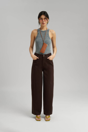 Свободные джинсы с высокой посадкой