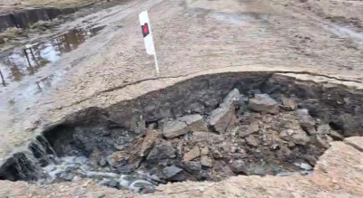 На трассе «Бетюн» в Амгинском районе закрыли движение из-за размыва / ЯСИА   