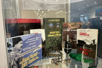 В Национальной библиотеке Якутии открылась выставка «СВОи родные: ОМОН. Бизон» / Алина Мурукова   