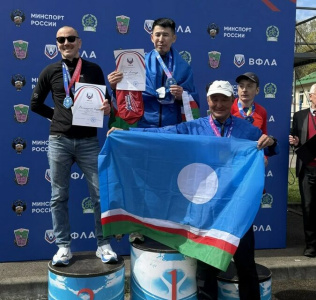 Александр Моедо из Якутии с рекордом стал победителем чемпионата России по суточному бегу / Дьулустаан Сергеев   