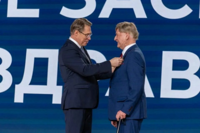 Якутянин награжден медалью «За заслуги перед отечественным здравоохранением» / Саина Титова   