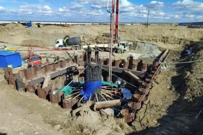 На левом берегу Лены бетонируют ростверк второй опоры Ленского моста / ЯСИА   