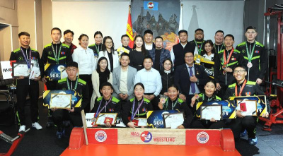 В Улан-Баторе чествовали чемпиона и призеров мирового первенства по мас-рестлингу /    