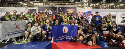 Победила дружба /    