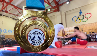 На помост мас-рестлинга вышла полиция Монголии! /    