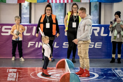 Все эмоции в фоторепортаже Максима Суханова /    