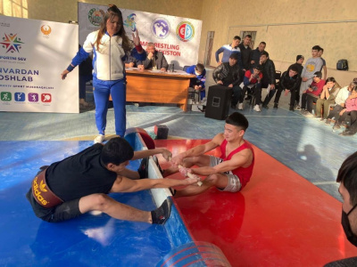 Ильгам Кадыров, Узбекистан:  «Молодежь – наше будущее» /    