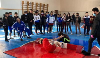 В Узбекистане успешно проведены первенства страны по мас-рестлингу /    