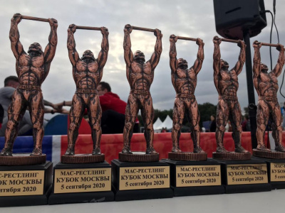 Кубок Москвы по мас-рестлингу поддержали кыргызские спортсмены /    