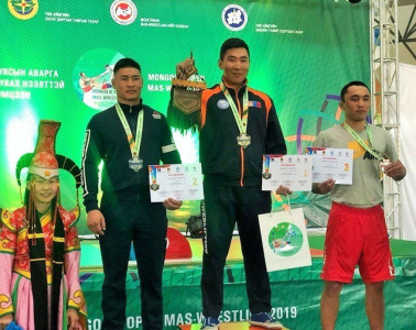 Монгольский мас-рестлинг открыт для всего мира /    