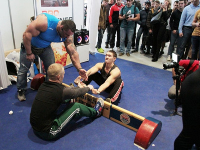 Абсолютный чемпион России по мас-рестлингу Михаил Сидорычев провел в Москве презентацию мас-рестлинга . /    