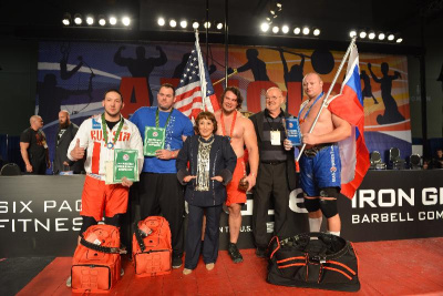 Сенсационная смена мирового лидера в мас-рестлинге /    