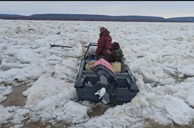 В Олекминском районе во льдах на реке застряли семь человек / ЯСИА   