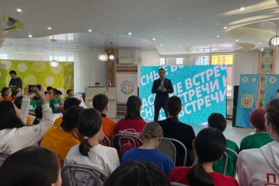 Герой России Игорь Юргин встретился с воспитанниками центра «Сосновый бор» Якутии / ЯСИА   