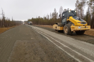 В Якутии приводят в порядок более 17 км опорной сети региональных автодорог / ЯСИА   Республика Саха (Якутия)