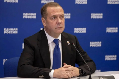 Дмитрий Медведев: «Попытки спрятать партийный политический статус будут жестко пресекаться» / ЯСИА   