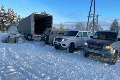 Еще три автомобиля в зону СВО передали военнослужащим из Якутии / Саина Титова   