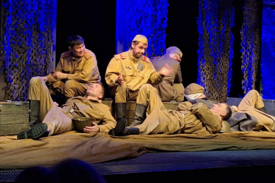 Якутский артист Павел Семенов исполнил роль бойца в спектакле московского театра / Алина Мурукова   